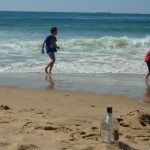 Lakelan and Jyedon Goard on the beach with their message in a bottle